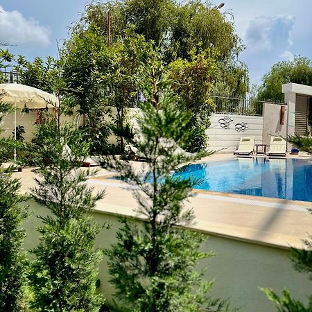 Oregano Suites Side Bagian luar foto