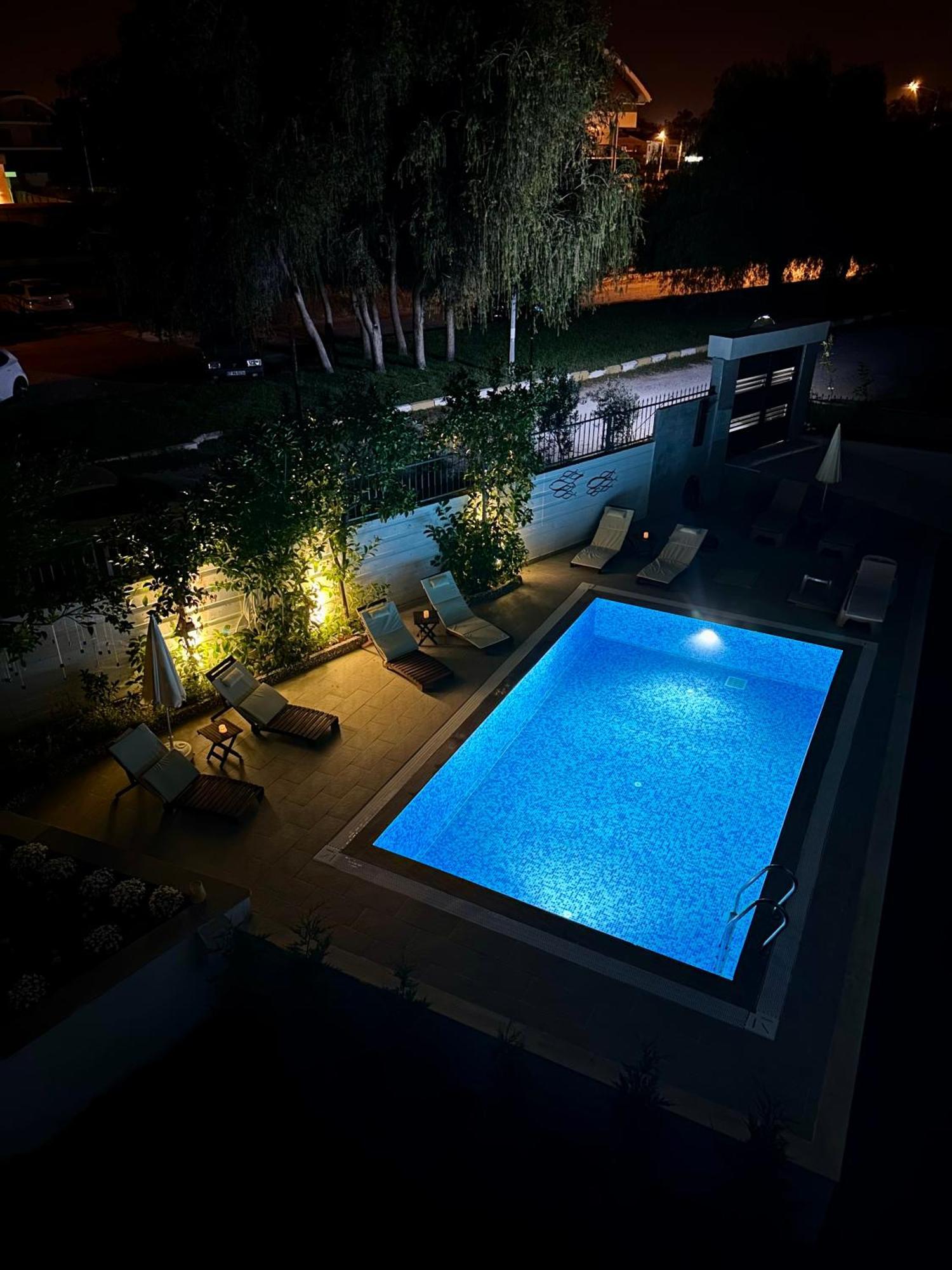 Oregano Suites Side Bagian luar foto