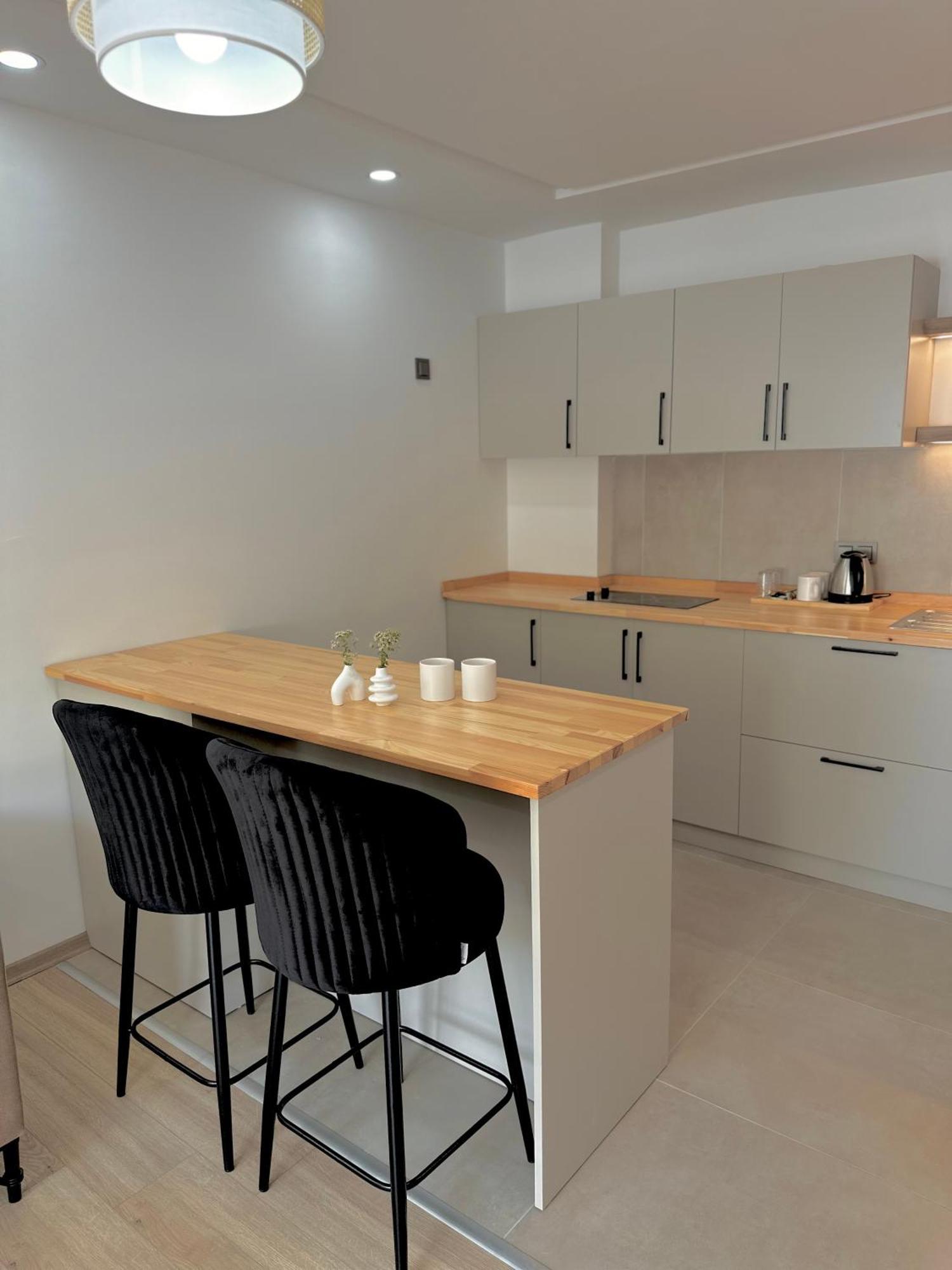 Oregano Suites Side Bagian luar foto