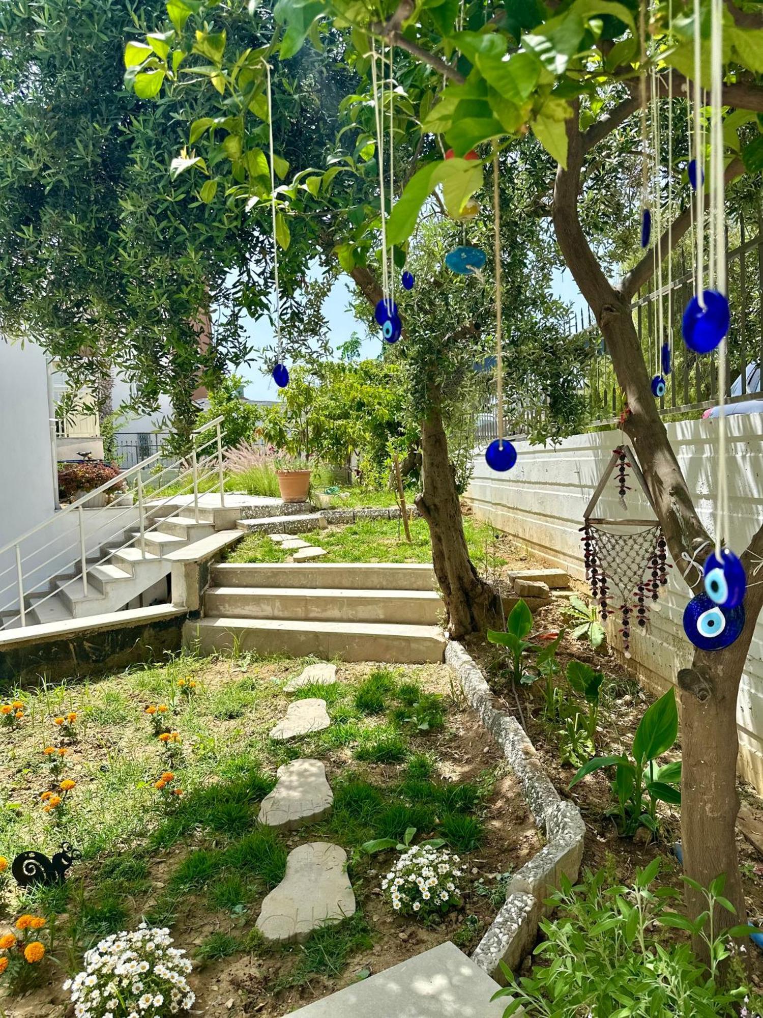 Oregano Suites Side Bagian luar foto