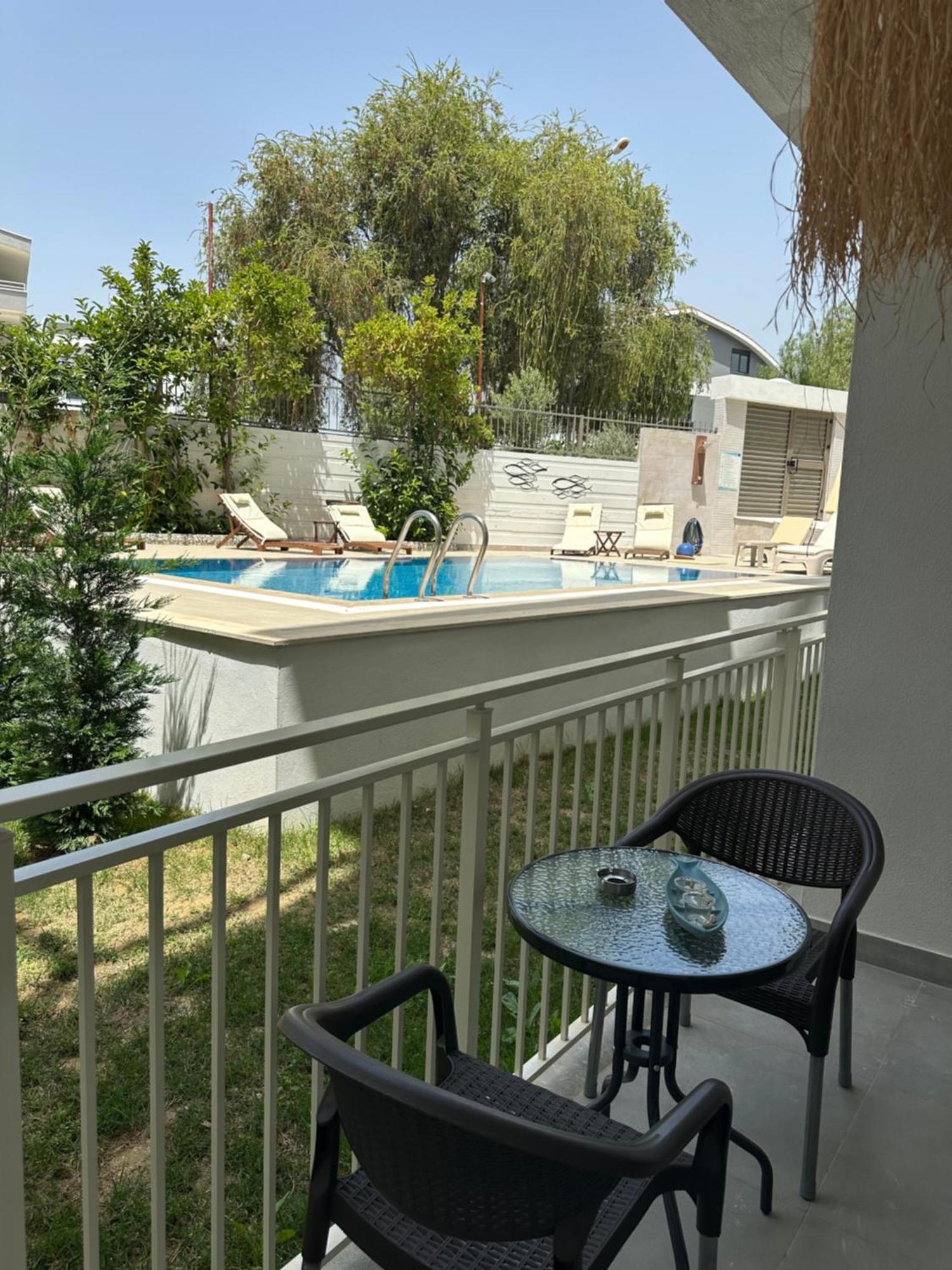 Oregano Suites Side Bagian luar foto