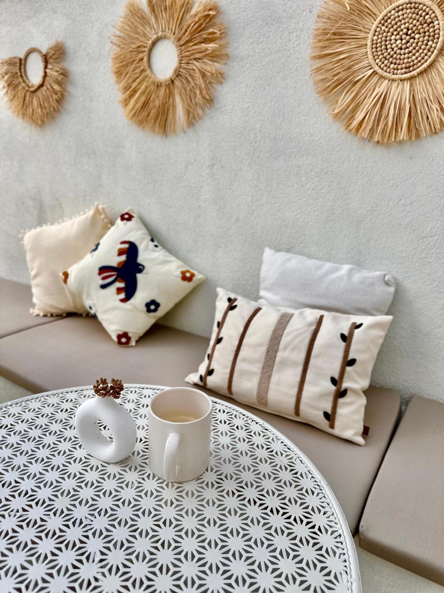 Oregano Suites Side Bagian luar foto