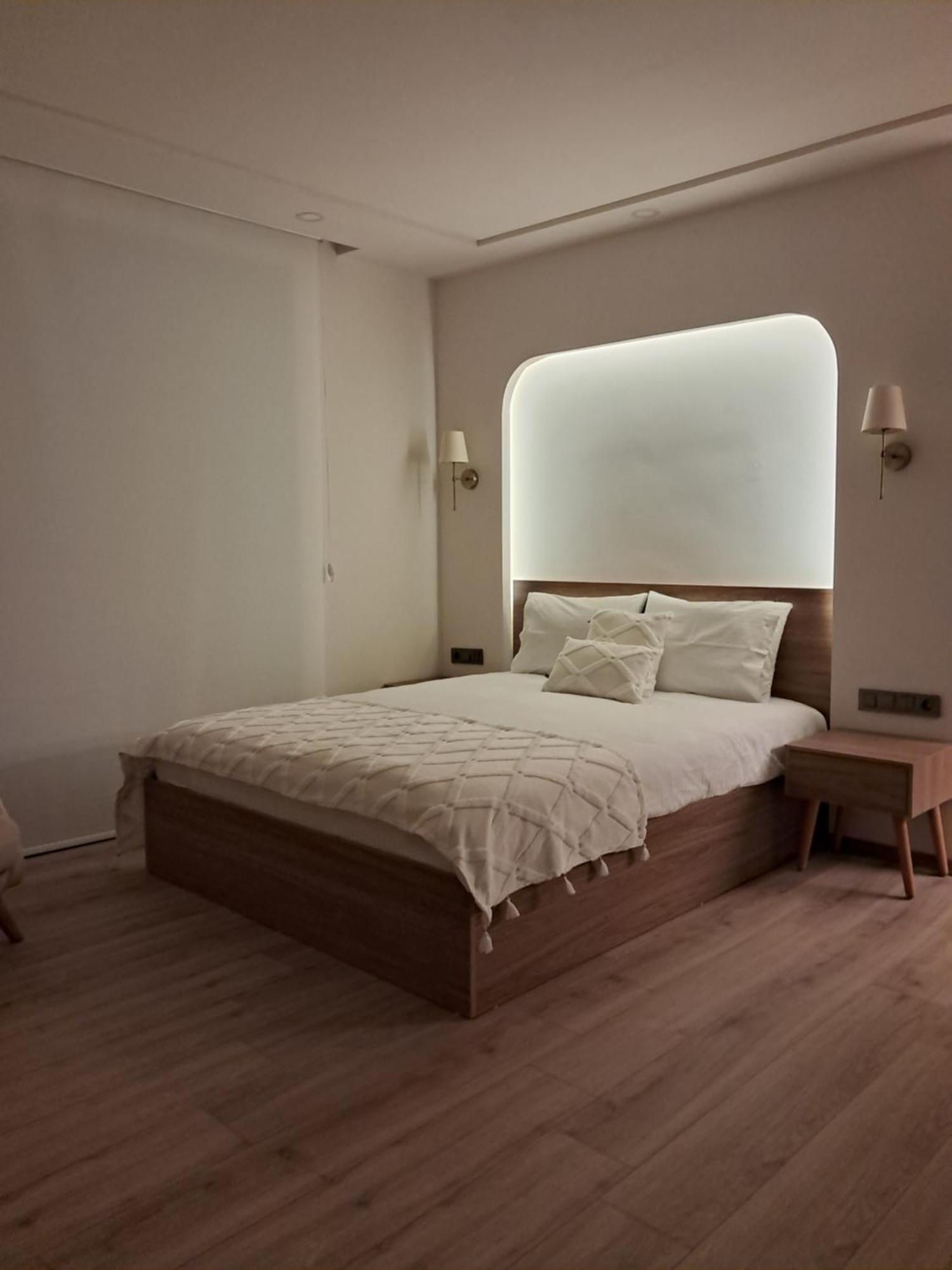Oregano Suites Side Bagian luar foto