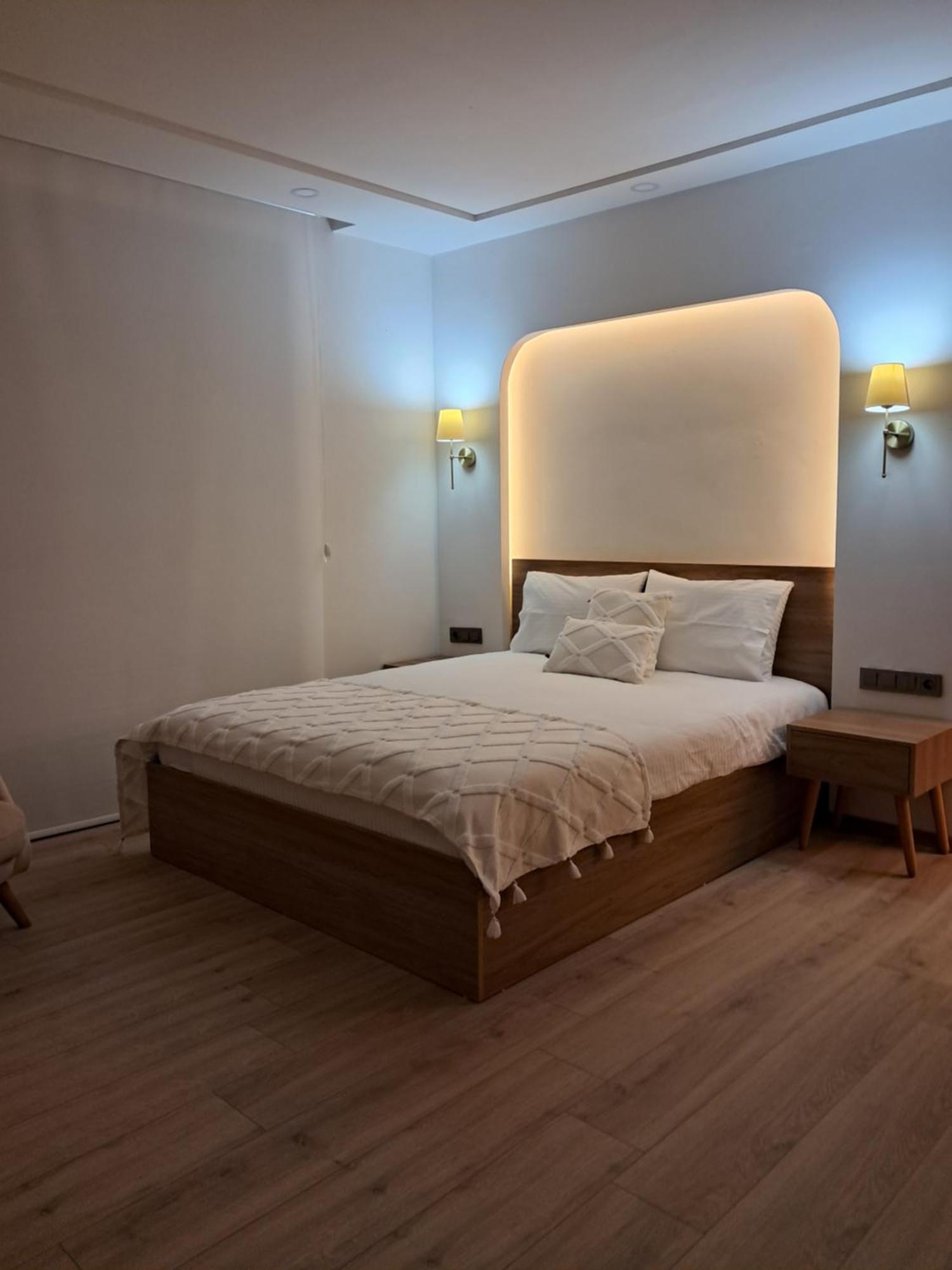 Oregano Suites Side Bagian luar foto